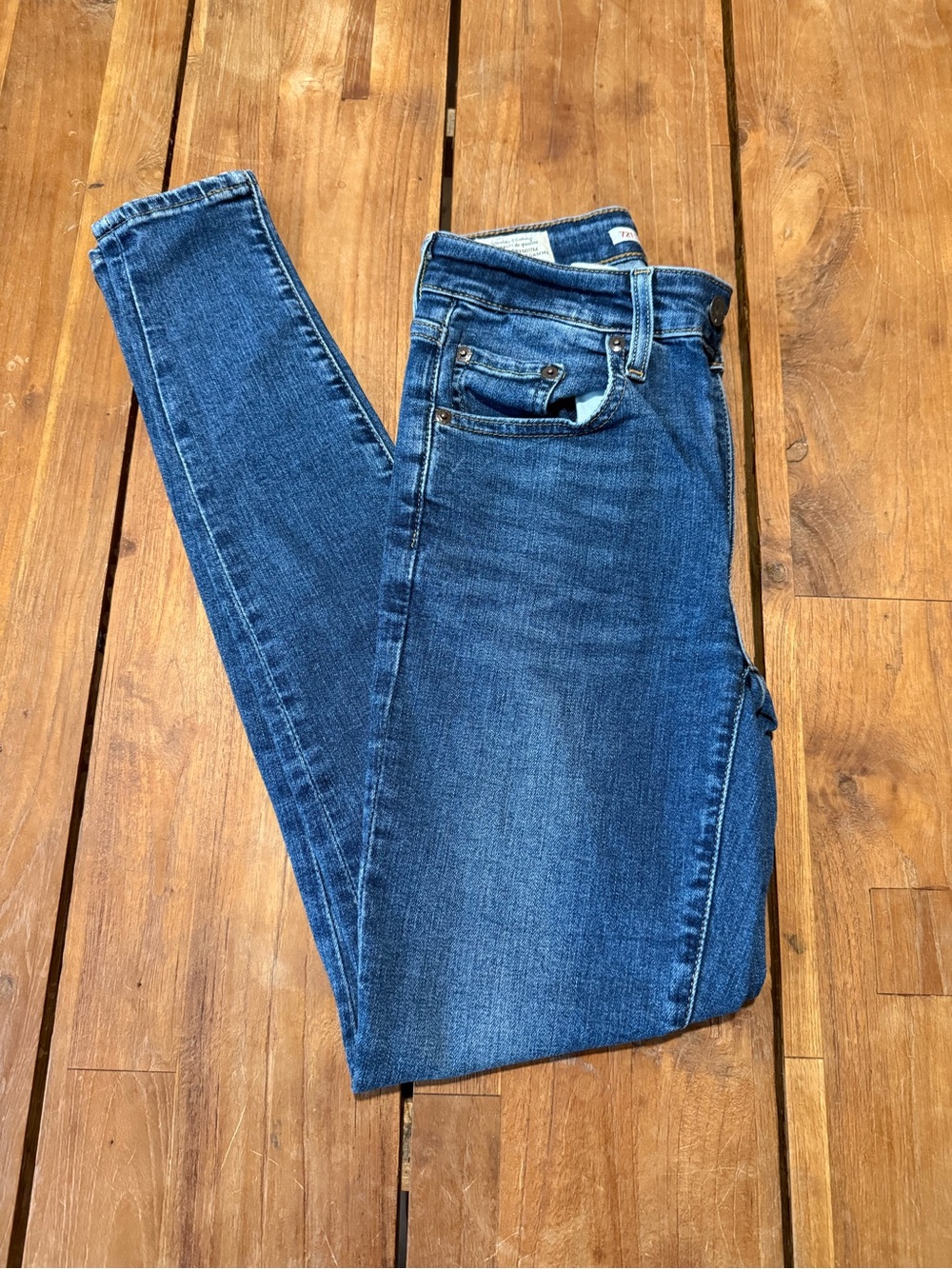 Levi’s Women’s High Rise Skinny Jeans